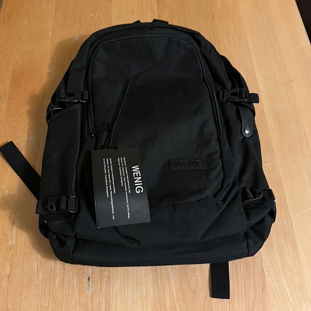 New black backpack with charging capacity